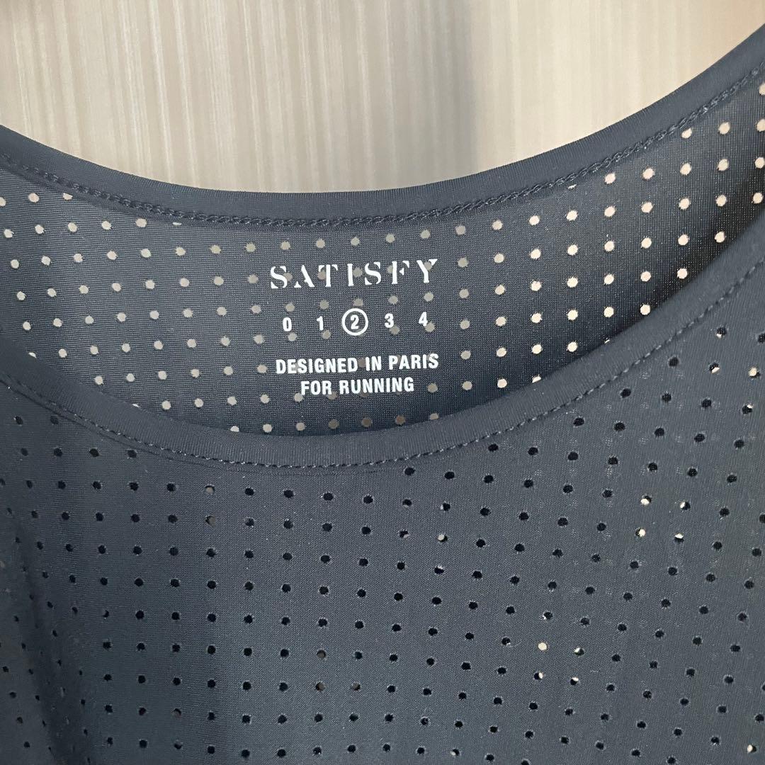 SATISFY ブラック タンクトップ