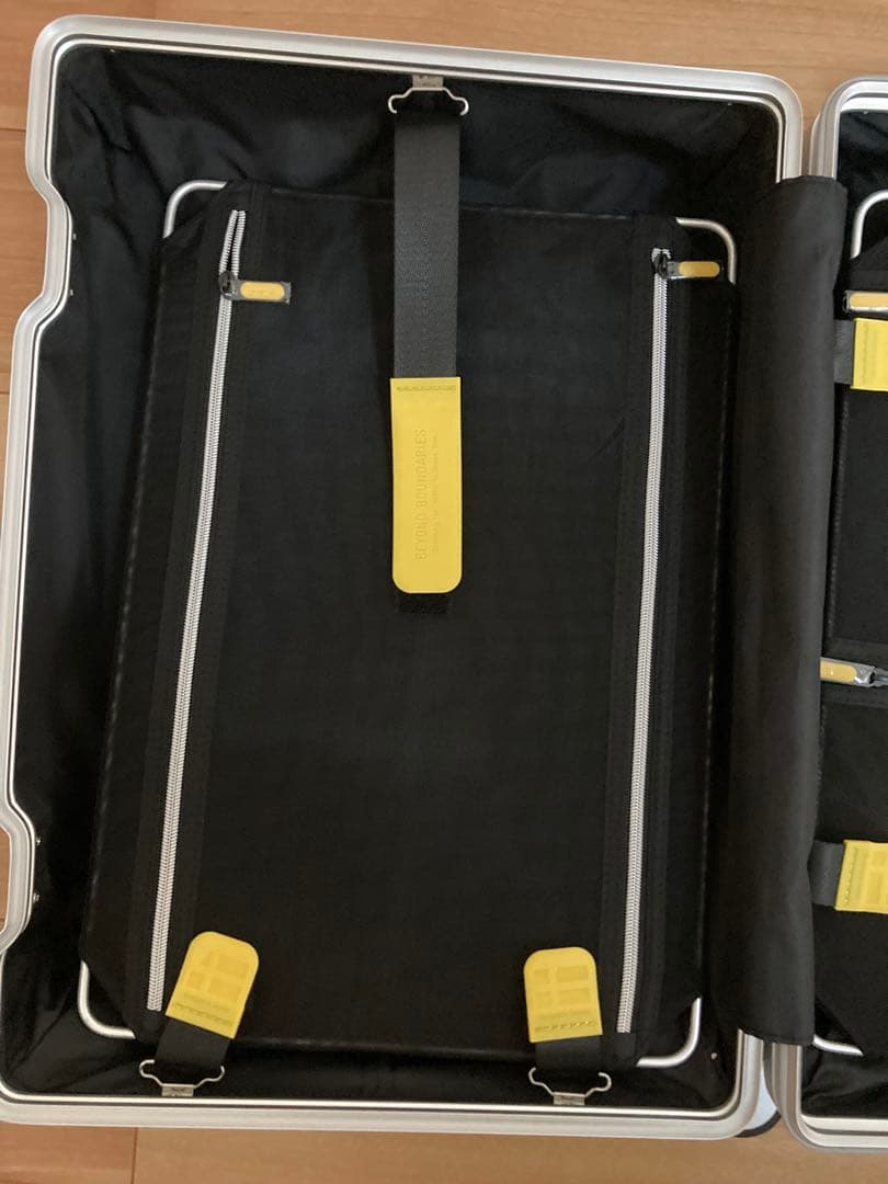 【美品】イノベーター 機内持ち込み対応　シルバー 36L