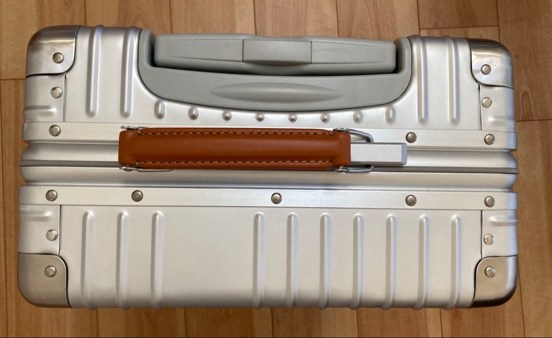 【美品】イノベーター 機内持ち込み対応　シルバー 36L