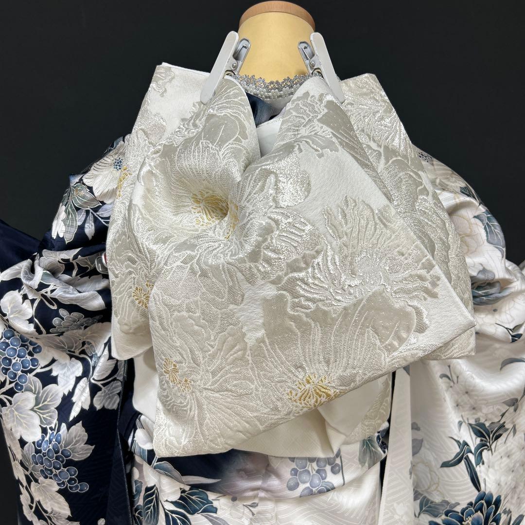 紺地と白の染め分けクールな牡丹の振袖フルセット