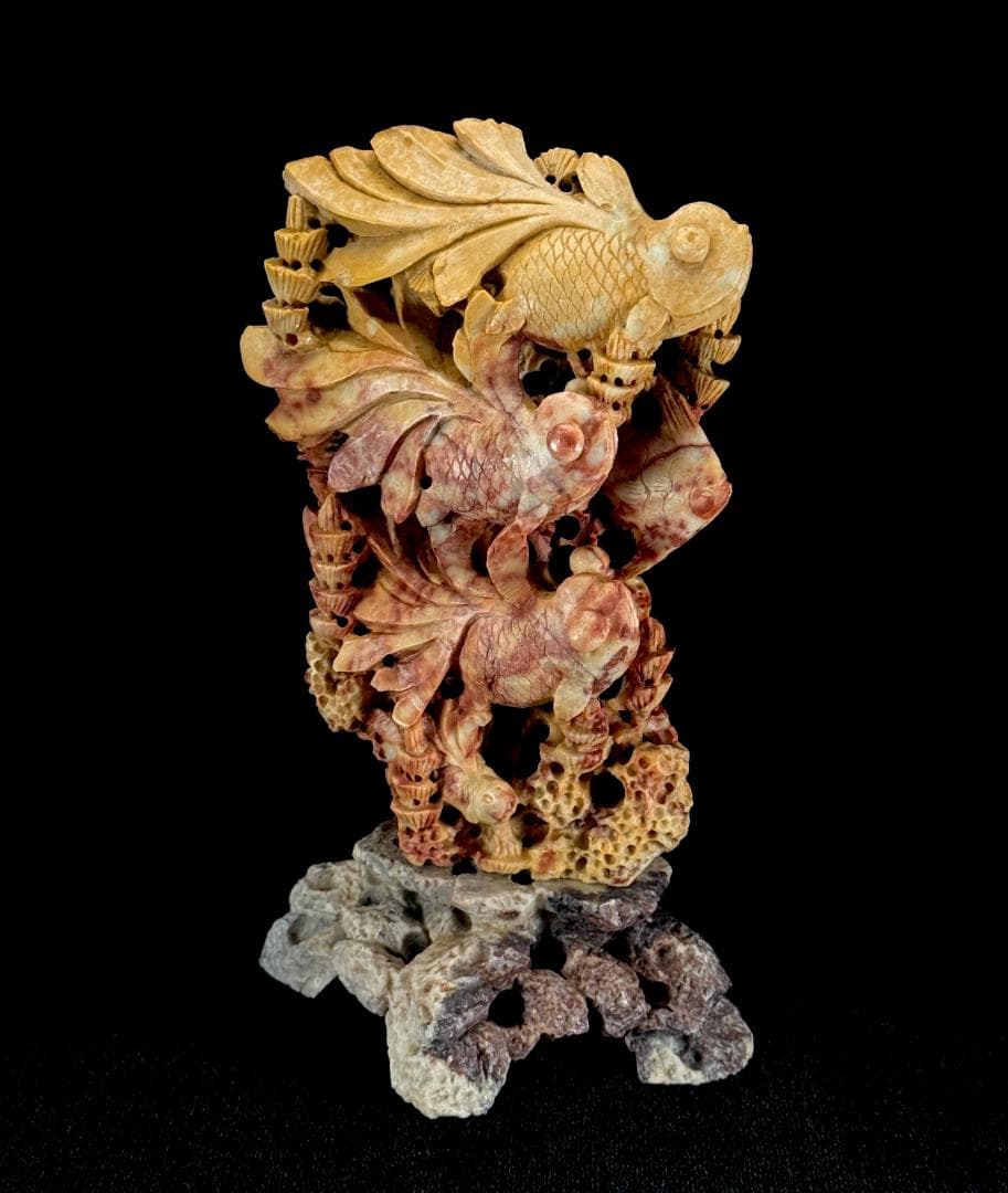 中国古美術　唐物　寿山石　細密彫刻像　金魚置物　高さ19.5cm