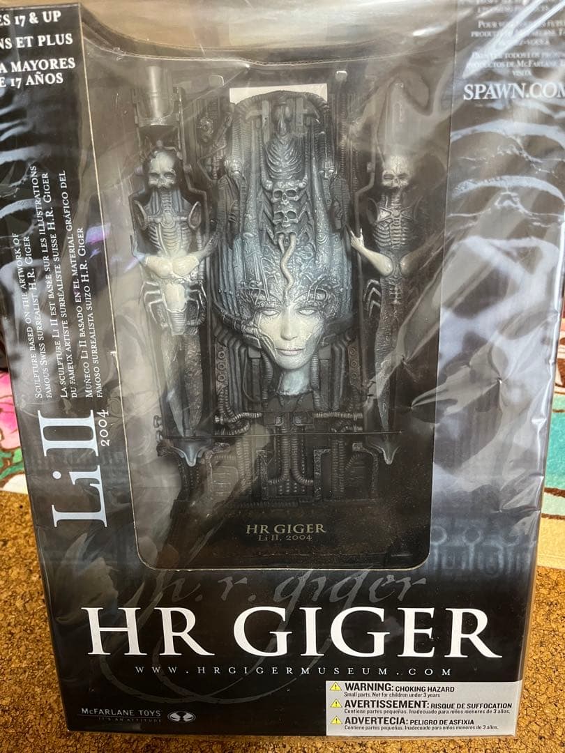 HR GIGERフィギュア&写真集