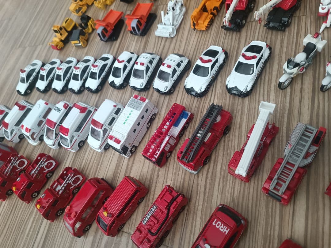 トミカ　まとめ売り　パトカー　緊急車両　はたらく　maista 中古　 ミニカー