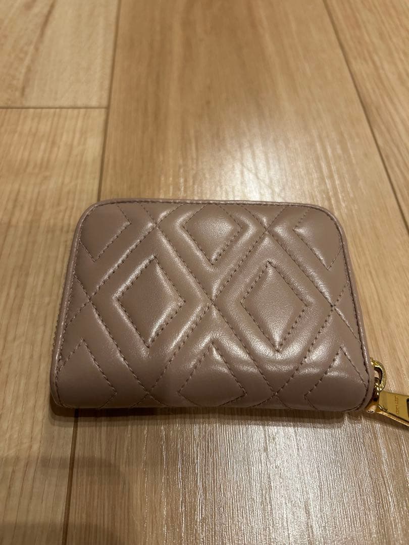 Miu Miu ピンクベージュ キルティング折り財布