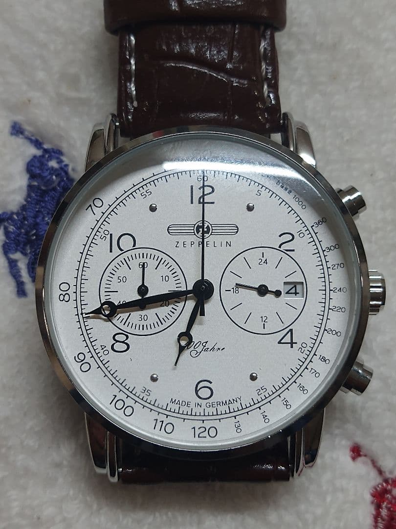特価!ZEPPPELIN 飛行船100周年モデル　クロノグラフ クォーツホワイト