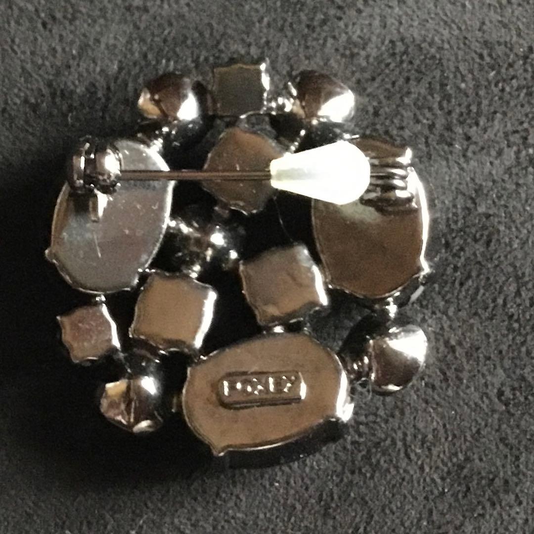 FOXEY 漆黒の輝きが美しい！クリスタルブローチ