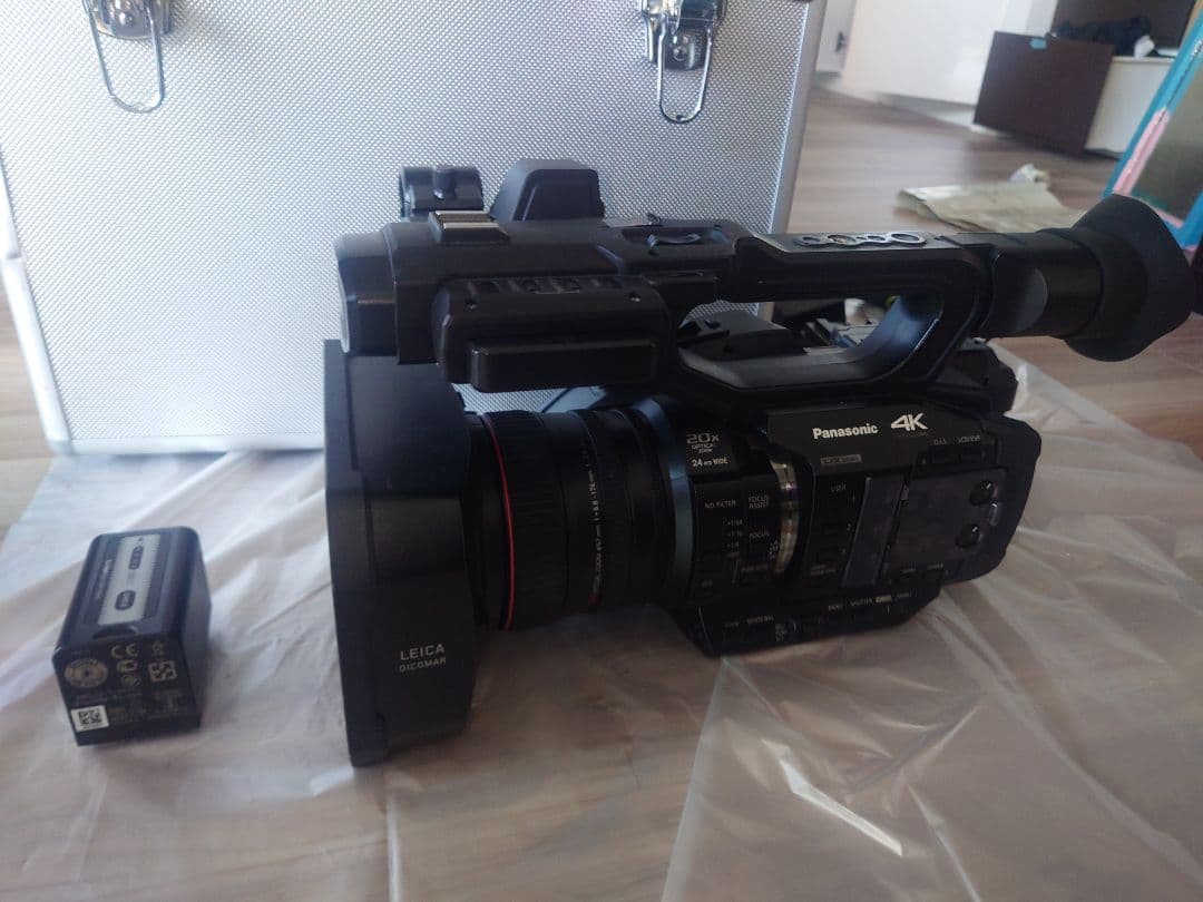 ビデオカメラ Panasonic UX180 4K 60p