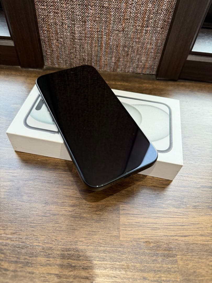 美品iPhone 15 本体　MTMH3J/A ブラック128GB