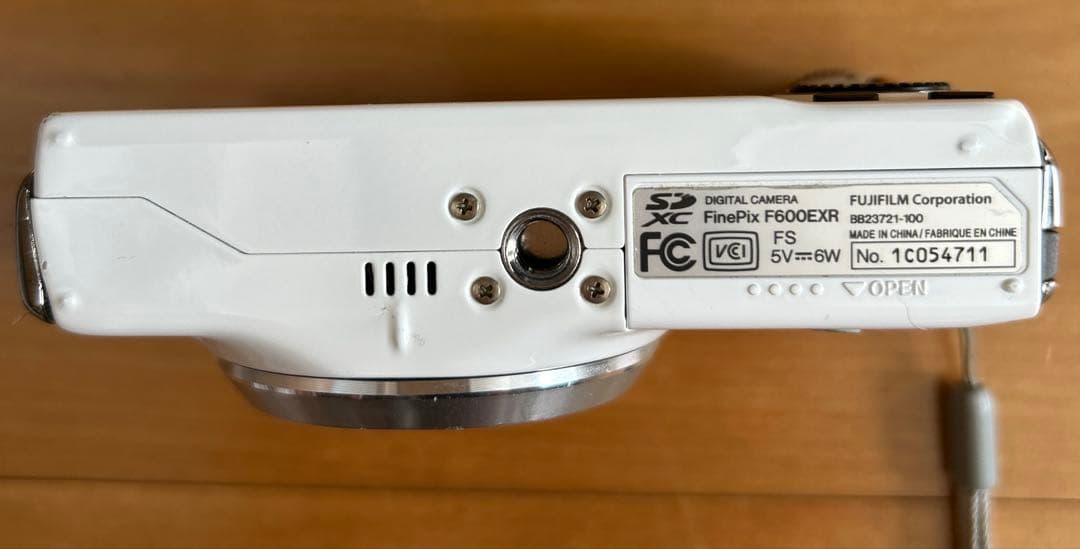 富士フイルム　コンパクトデジタルカメラ、「FinePix F600EXR」