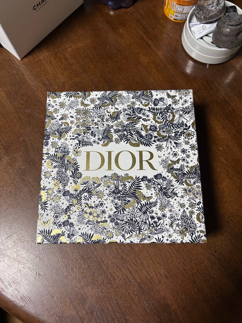 Dior 花柄 ギフト箱 中型