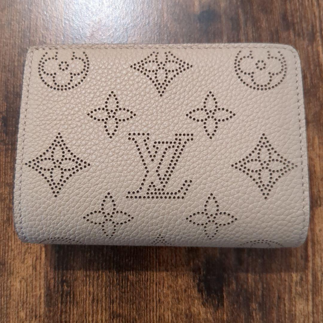 winahr！LOUIS VUITTON 二つ折り財布 グレージュ