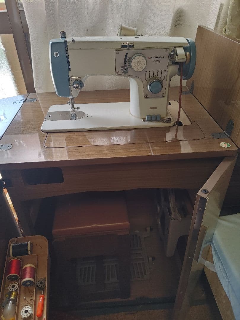 昭和レトロ　足踏みミシン　三菱　ヴィンテージ
