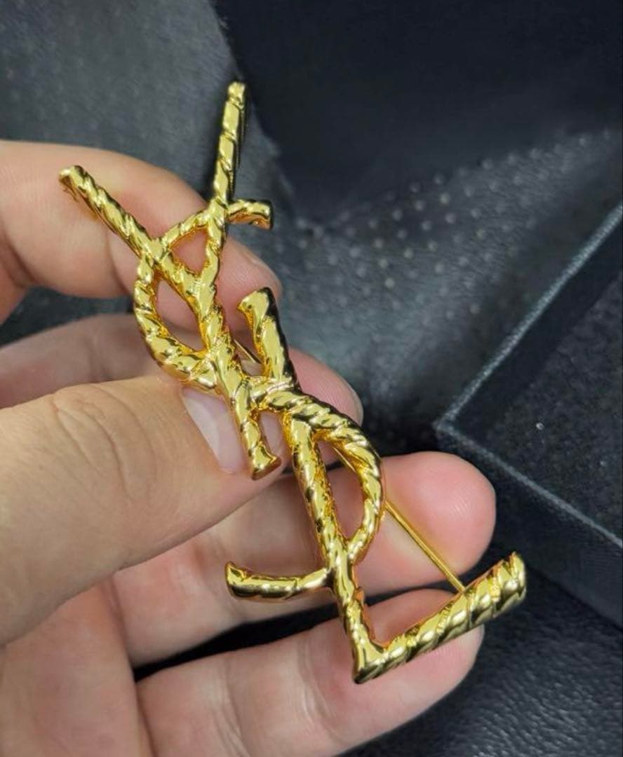 【✨新品未使用品✨】Yves Saint Laurent ゴールドブローチ
