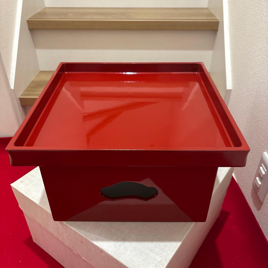 朱漆 時代 朱塗 漆器 赤い漆器の四角い膳 取っ手付き