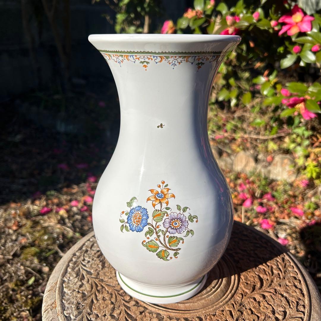 フランス製 ムスティエ（Moustiers）手描き 花模様 蝶々 陶器 花瓶