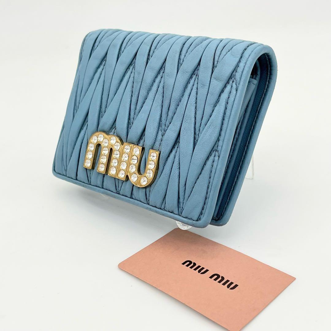 ミュウミュウ 二つ折り財布 マテラッセ クリスタル ビジュー ロゴ金具 レザー