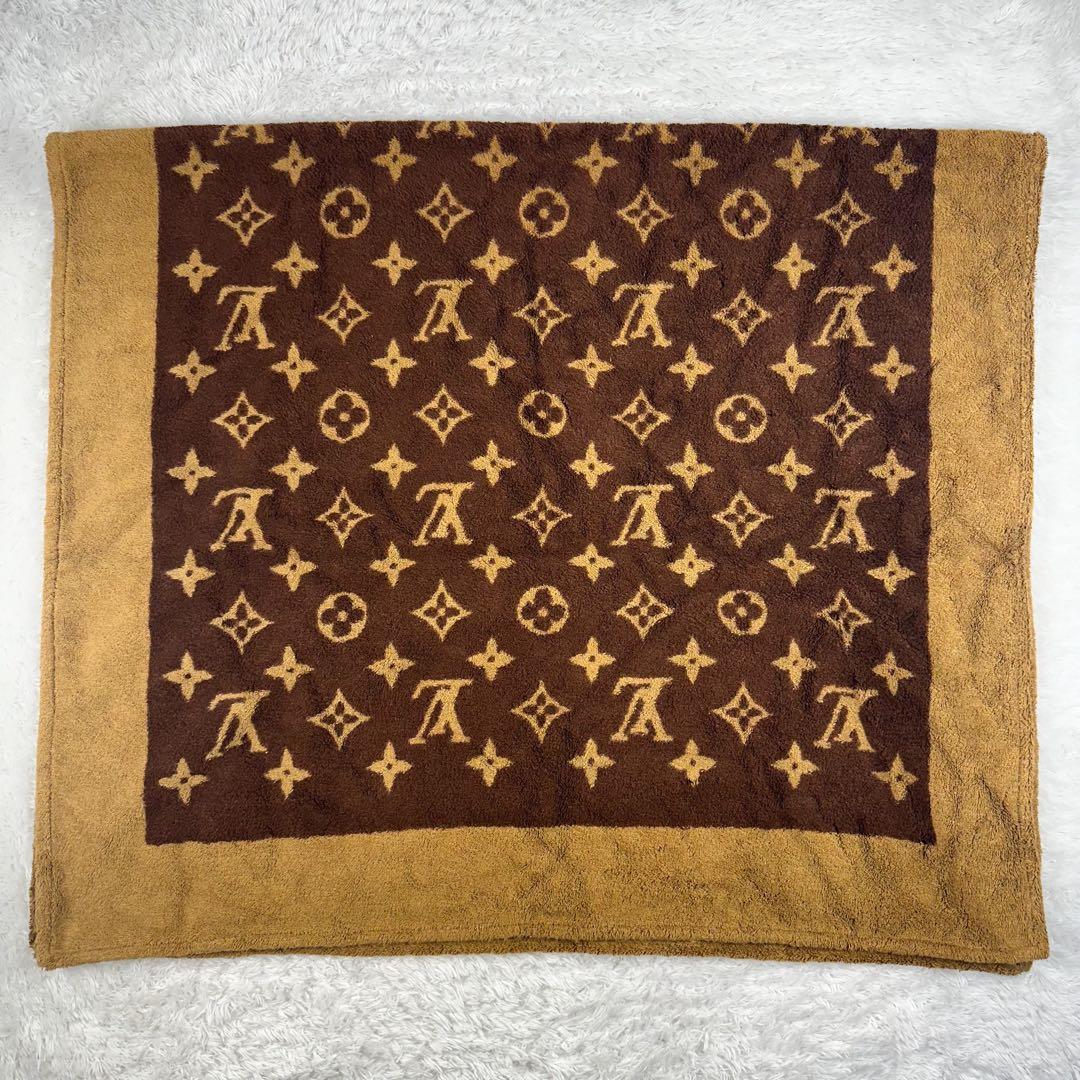 ルイヴィトン　モノグラム　ロゴ　バスタオル 総柄　ビーチタオル　茶色　膝掛け