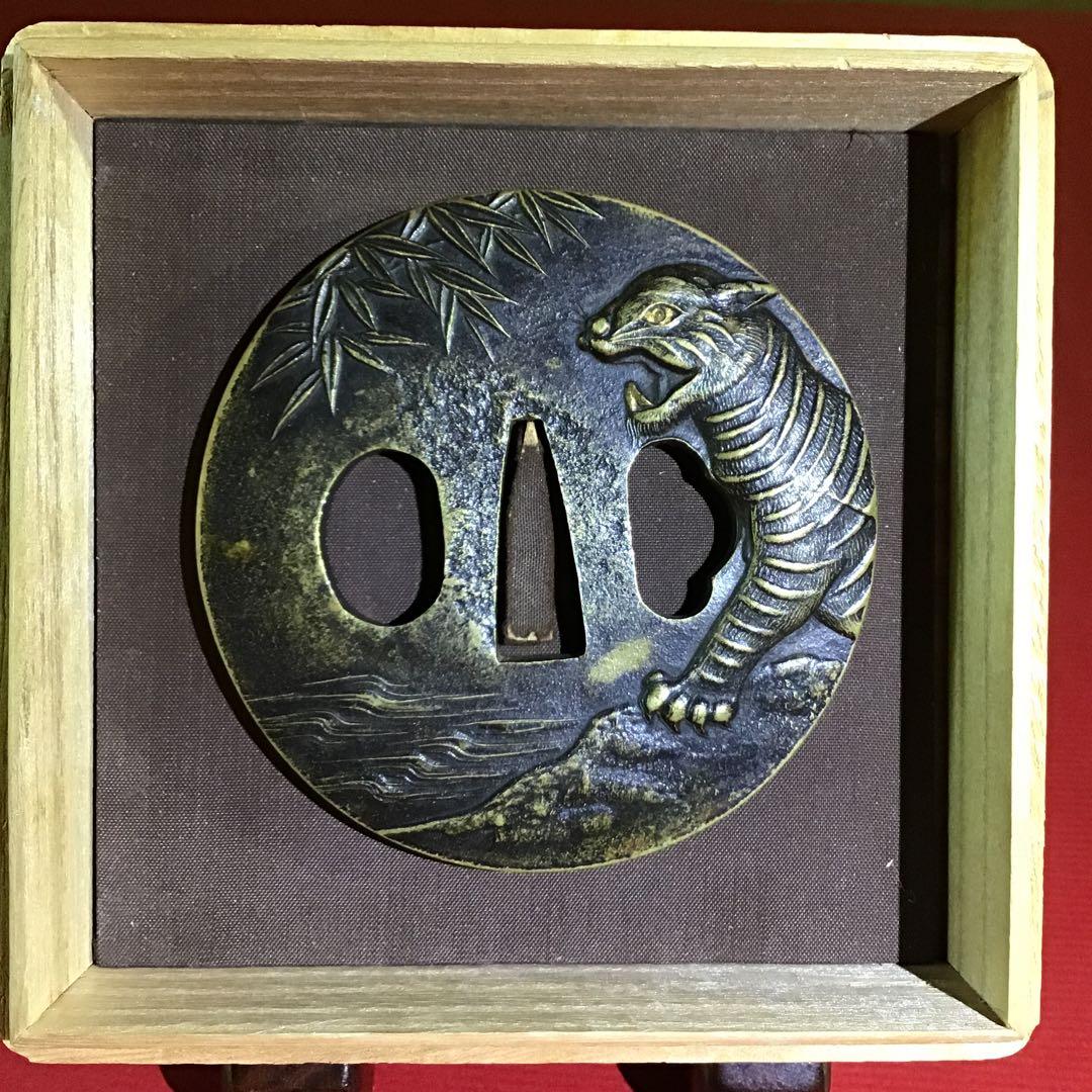虎図　鍔