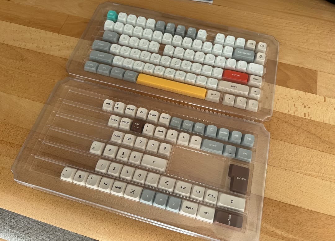 Halo75 V2（静音赤軸）＋キーキャップ（GEM80 PBT）