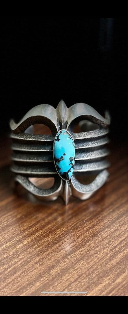 ♦ナバホ族♦ケビンヤジー　トゥファーキャストバングル