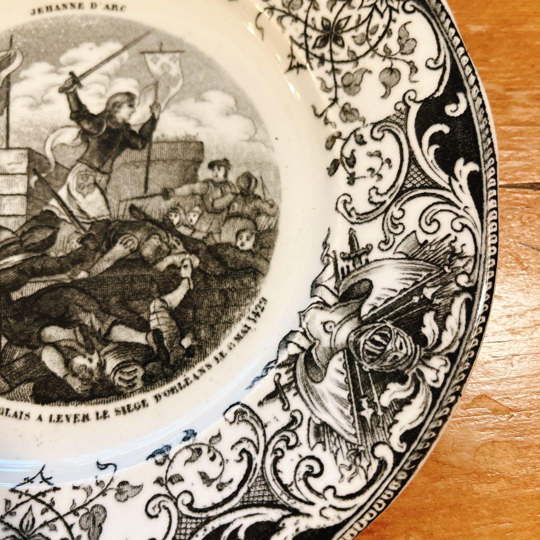 B クレイユエモントロー　ジャンヌダルクのデザートプレート