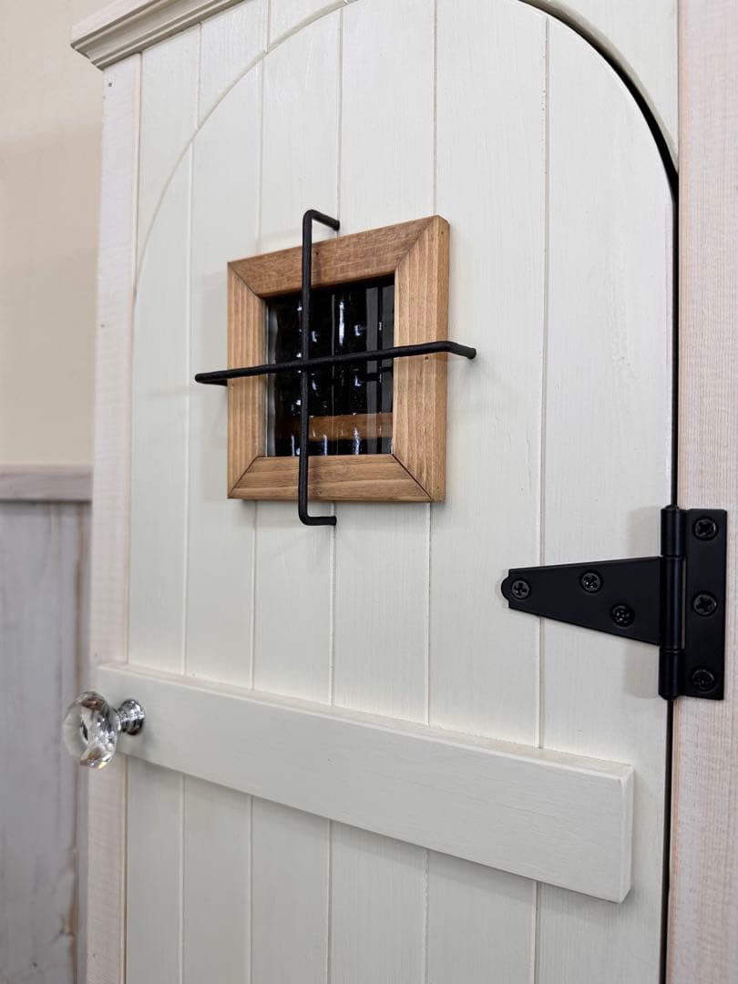 【1点のみ】ナチュラルアンティークな扉のようなキャビネット