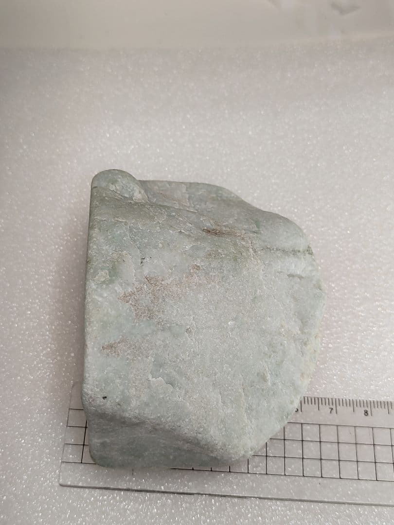 糸魚川産 翡翠原石 糸魚川らしい優しい雰囲気の翡翠原石 A貨です。416g