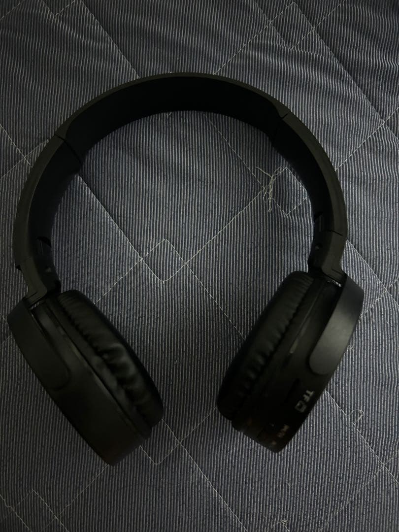 ブラック ワイヤレスヘッドホン
