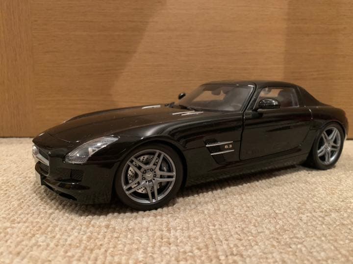 ミニチャンプス 1/18 メルセデスベンツ SLS AMG