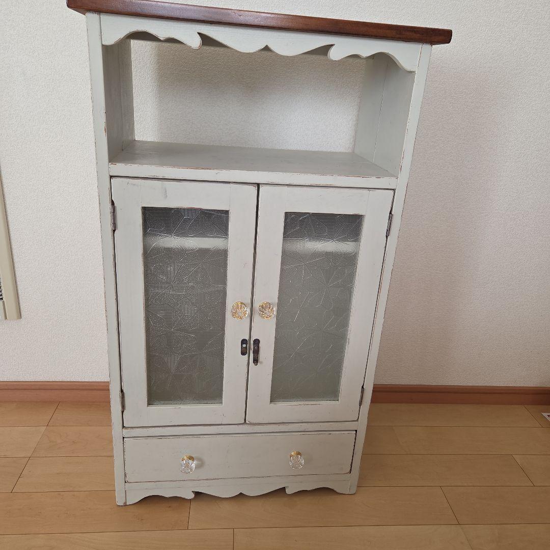 アンティーク風　ホワイト木製キャビネット
