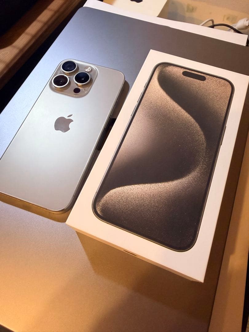 Apple iPhone 15 Pro 本体