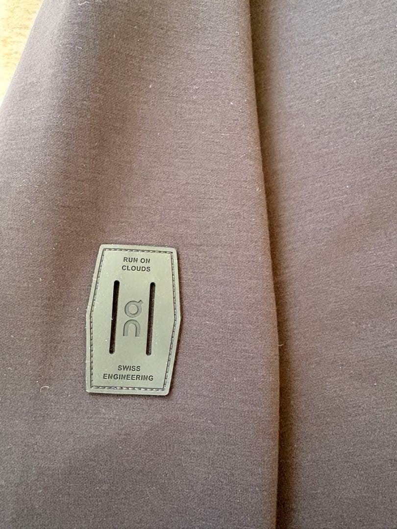 O n オン　パーカー　XLサイズ