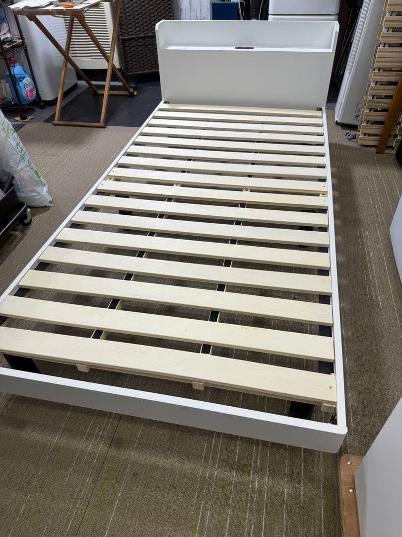 【超美品】ニトリ　シングル　 棚付きすのこベッド（MRS WH）　ベッドフレーム