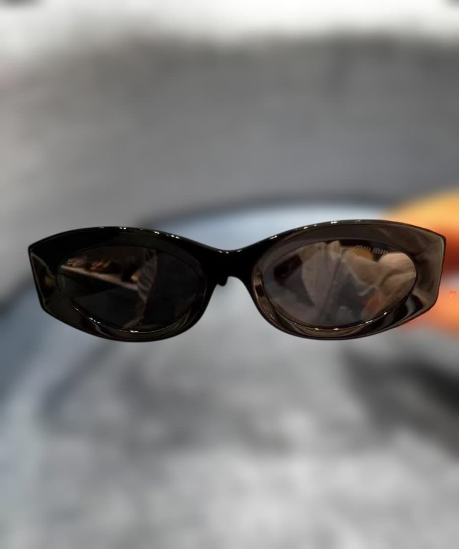 miu miu 黒 サングラス ロゴ入り 11W