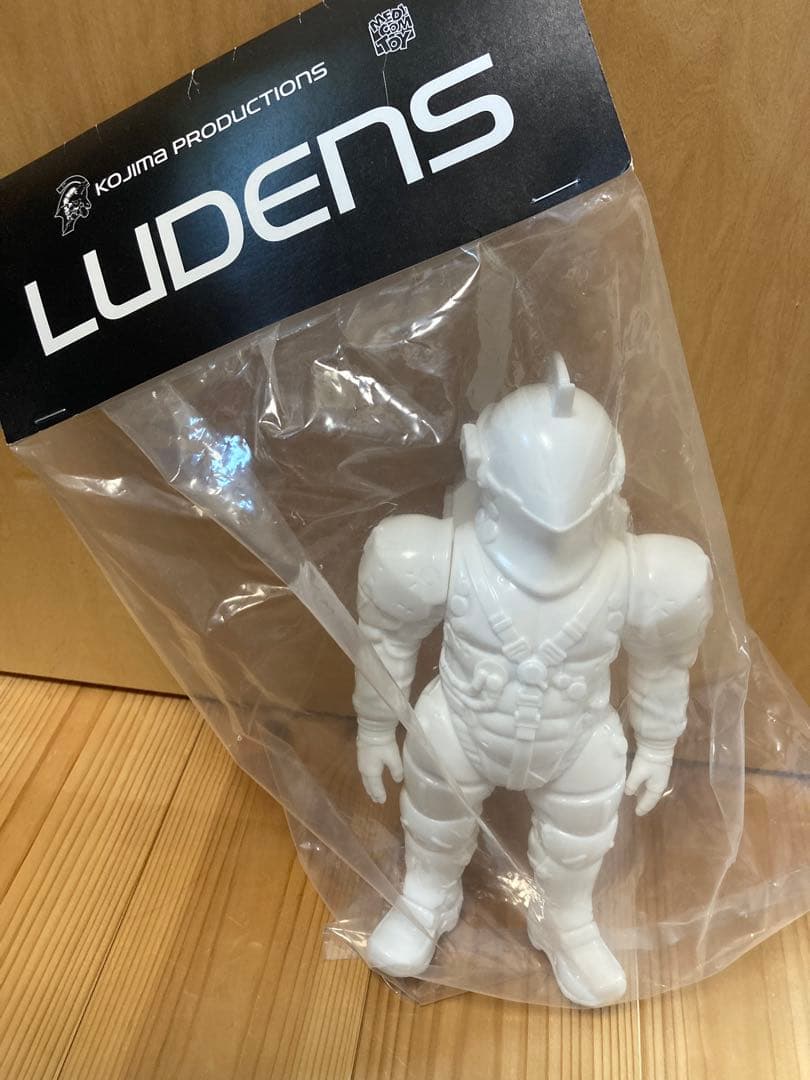 メディコム・トイ KOJIMA PRODUCTIONS LUDENS ソフビ