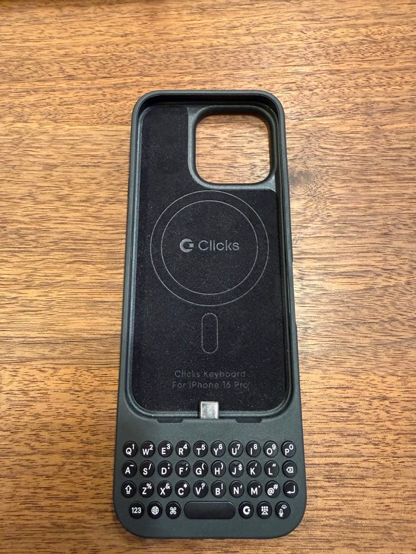iPhoneアクセサリー Clicks Keyboard for iPhone 16 Pro