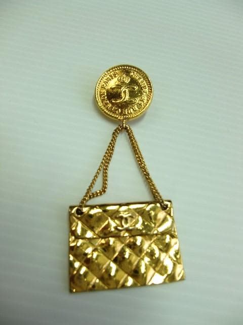 ★CHANEL ブローチ シャネル マトラッセブローチ ゴールドカラー
