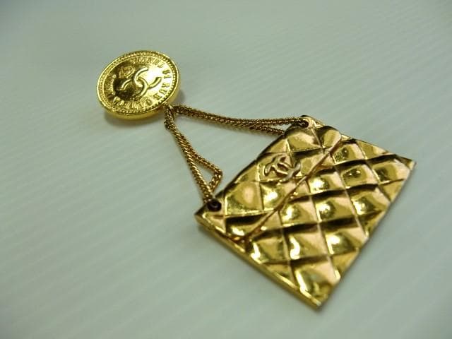 ★CHANEL ブローチ シャネル マトラッセブローチ ゴールドカラー