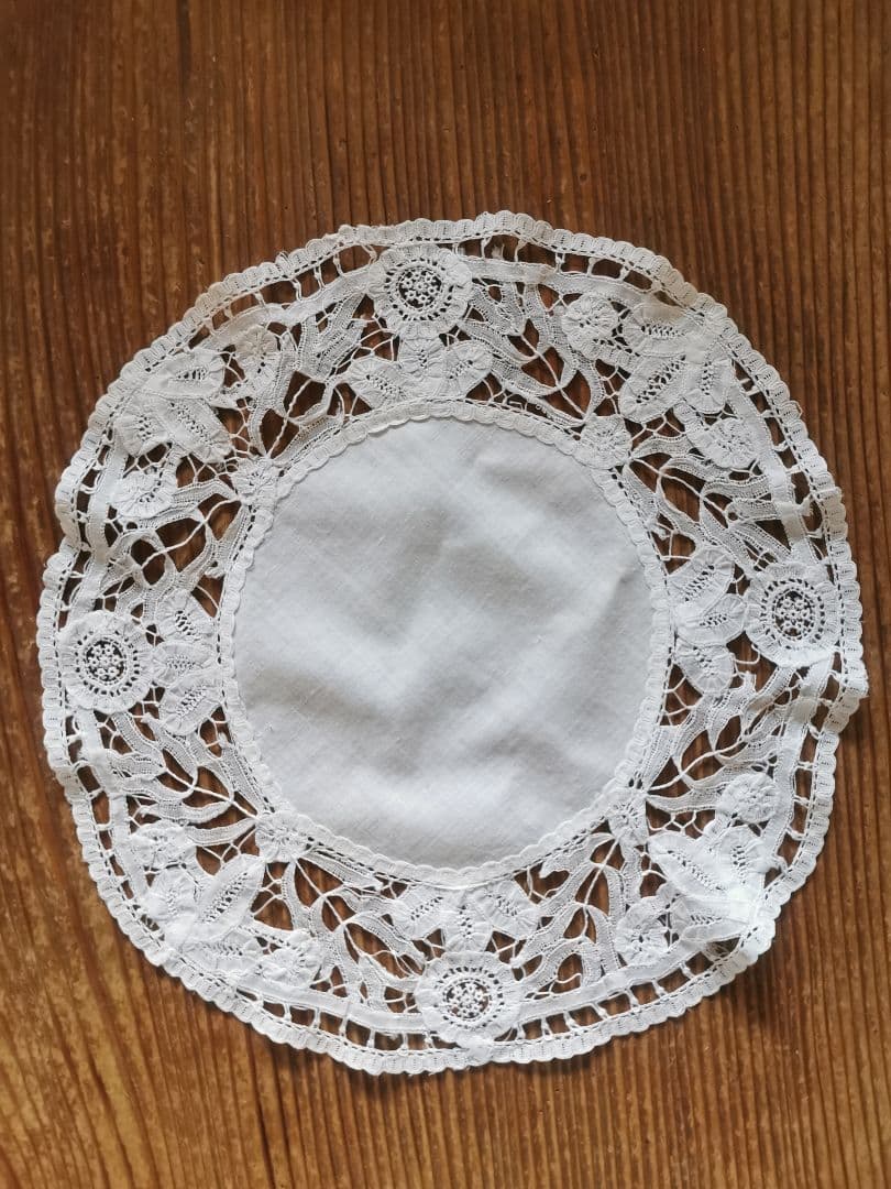 アンティーク ベルギープリンセスレース 30㎝ドイリー 向日葵＆小花モチーフ