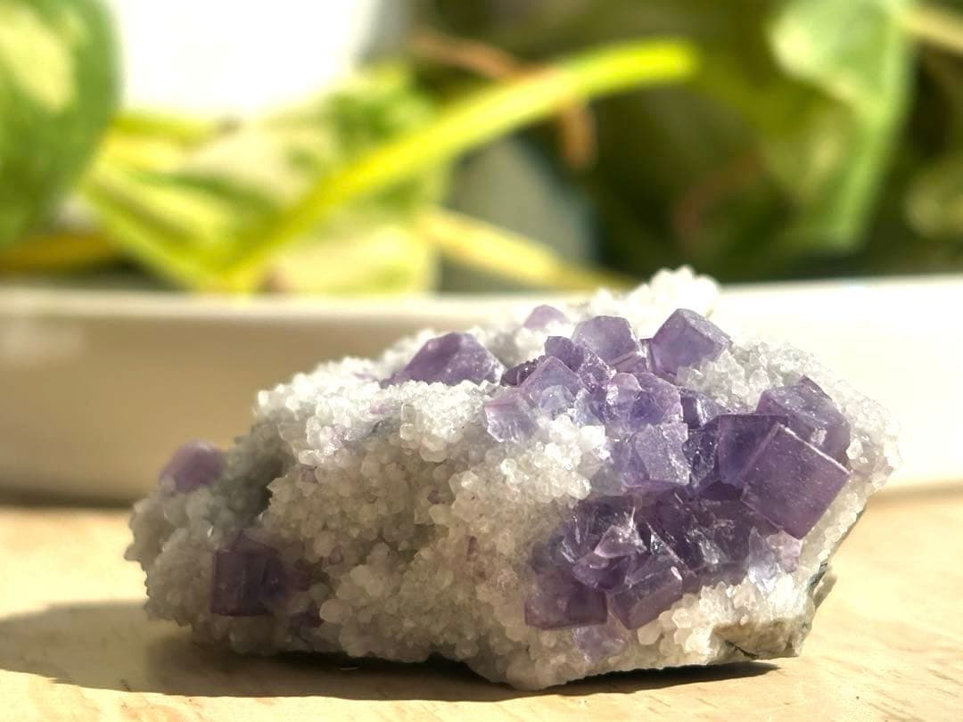 中国 ヤオガンシャン産　パープルブルー　フローライト　水晶　共生鉱物　鉱物標本