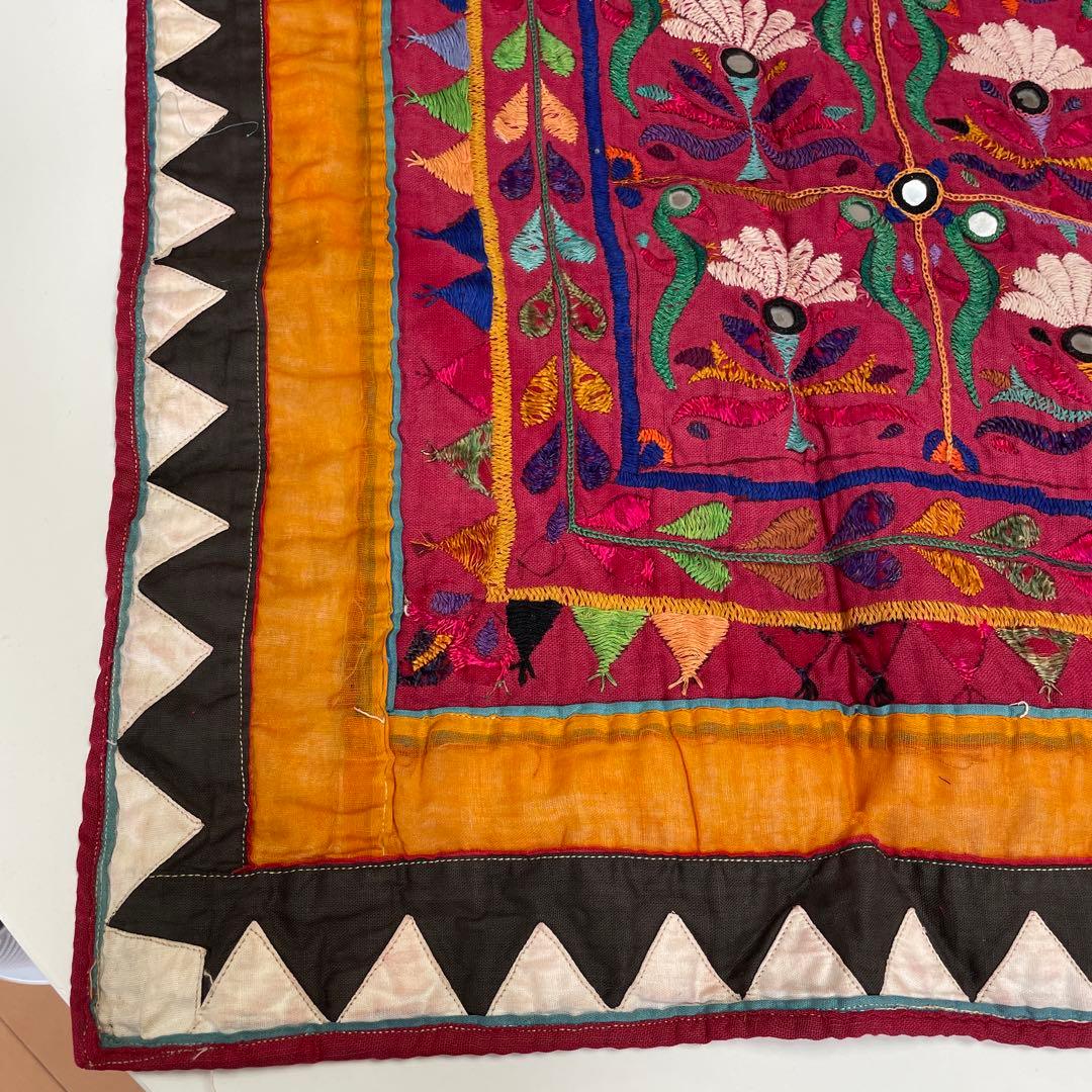 ウズベキスタン　刺繍テーブルクロス 約92cm x 92cm