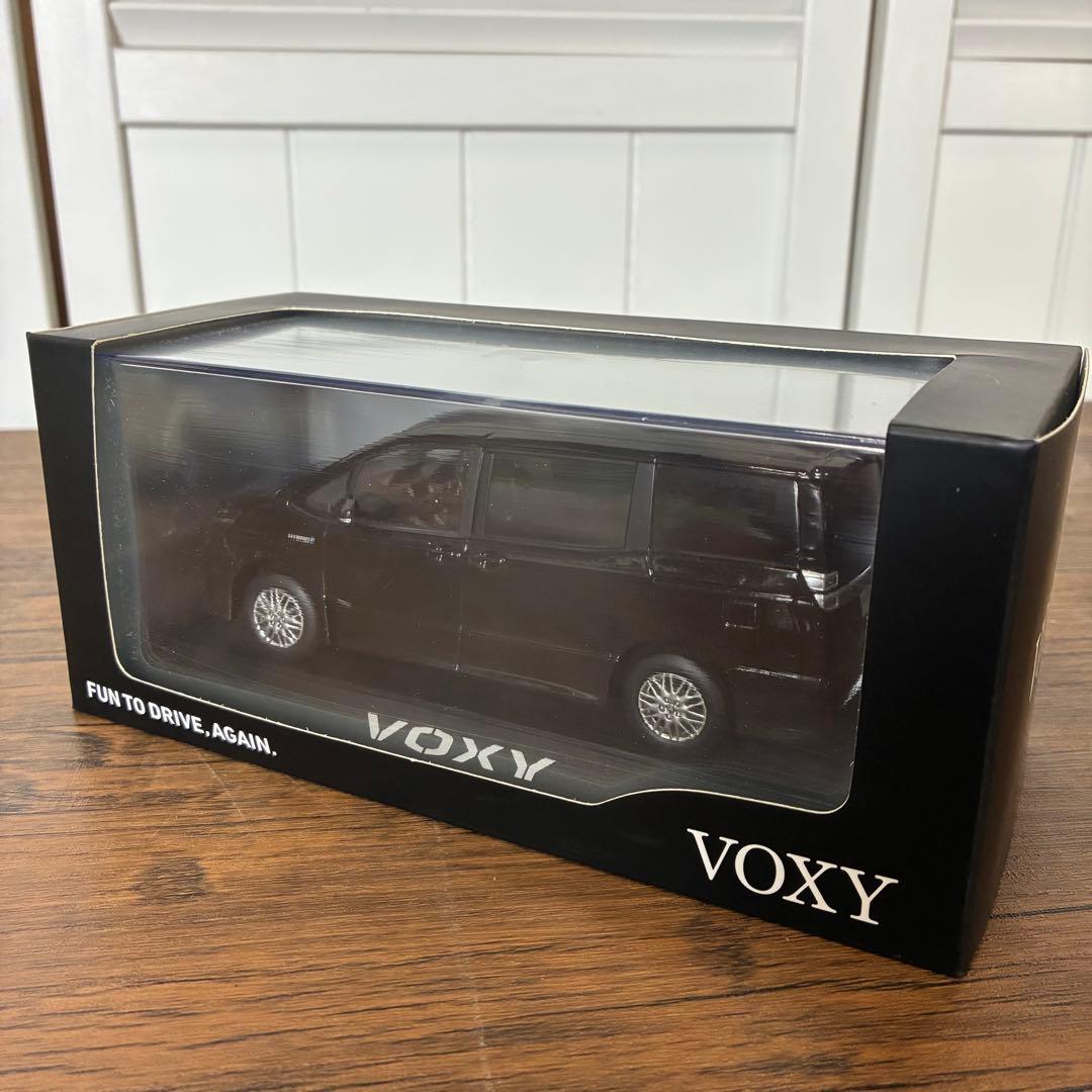 【レア】TOYOTA トヨタ　ヴォクシー　1/30 非売品　ミニカー