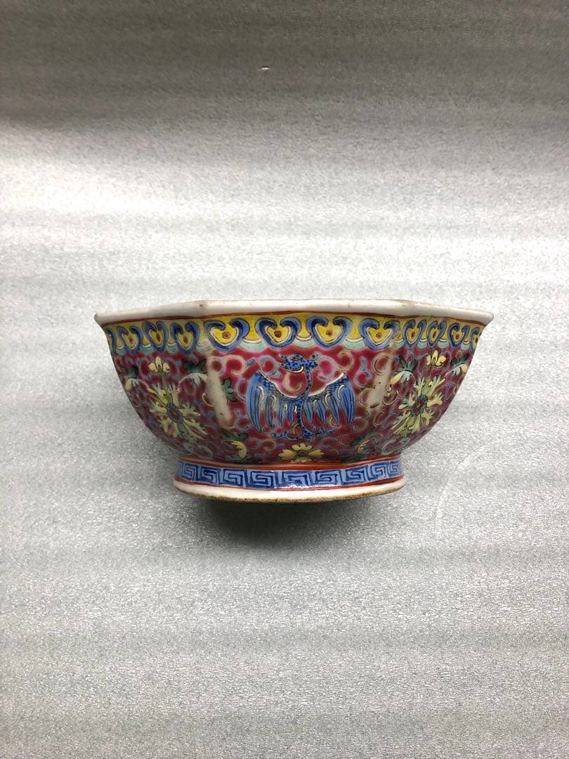 大清乾隆年製　色絵　龍鳳草花紋八角鉢