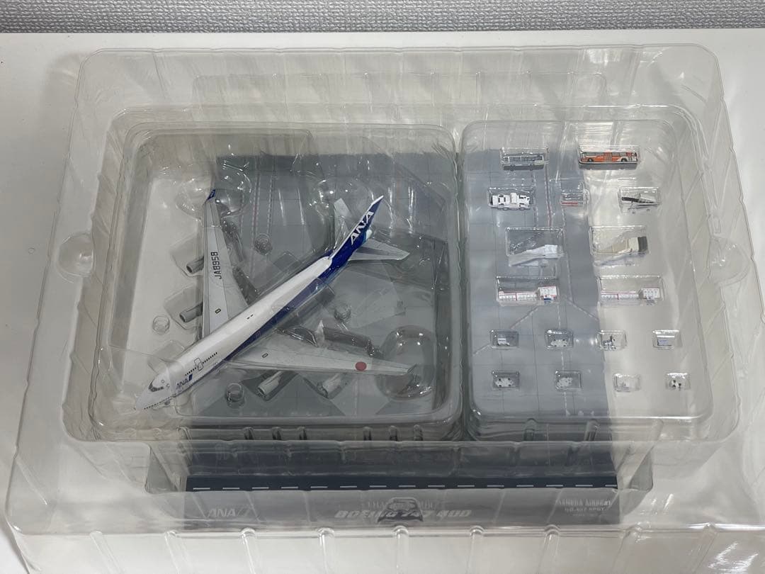 全日空商事 1/400 ANA B747-400 GSE アクセサリーセット