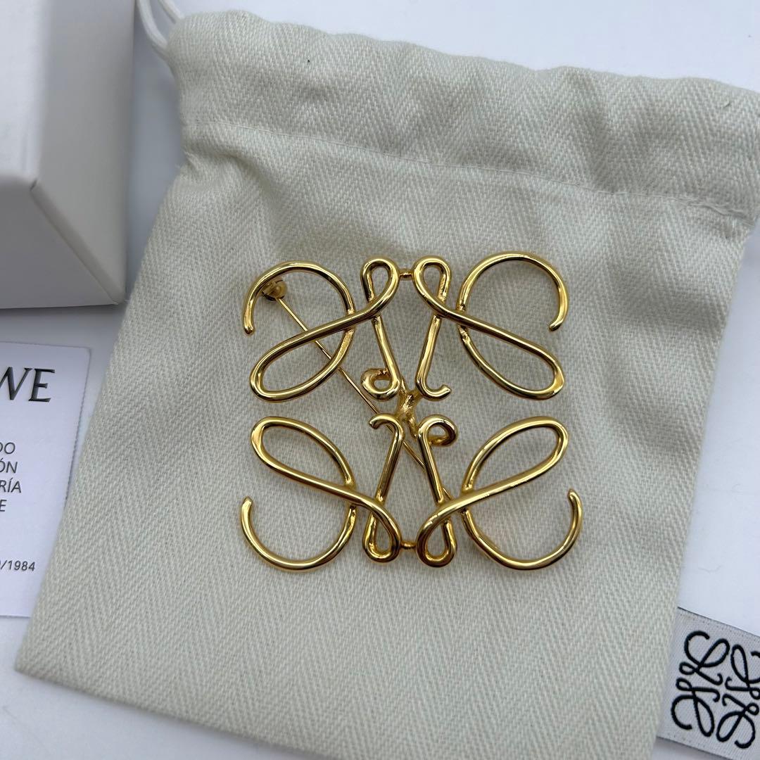 【新品 正規品】LOEWE ロエベ アナグラム ロゴ ブローチ ゴールド