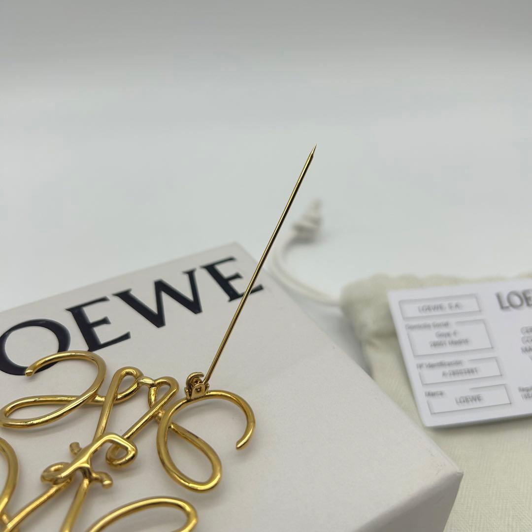 【新品 正規品】LOEWE ロエベ アナグラム ロゴ ブローチ ゴールド