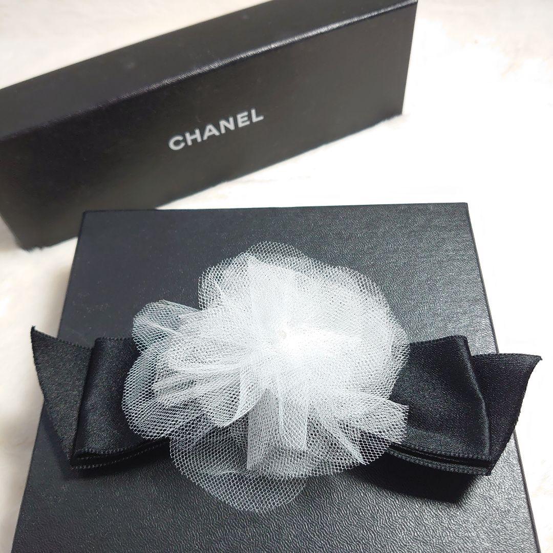 シャネル　コサージュ　リボン　ブローチ　白レース＆黒サテンリボン　メッシュ
