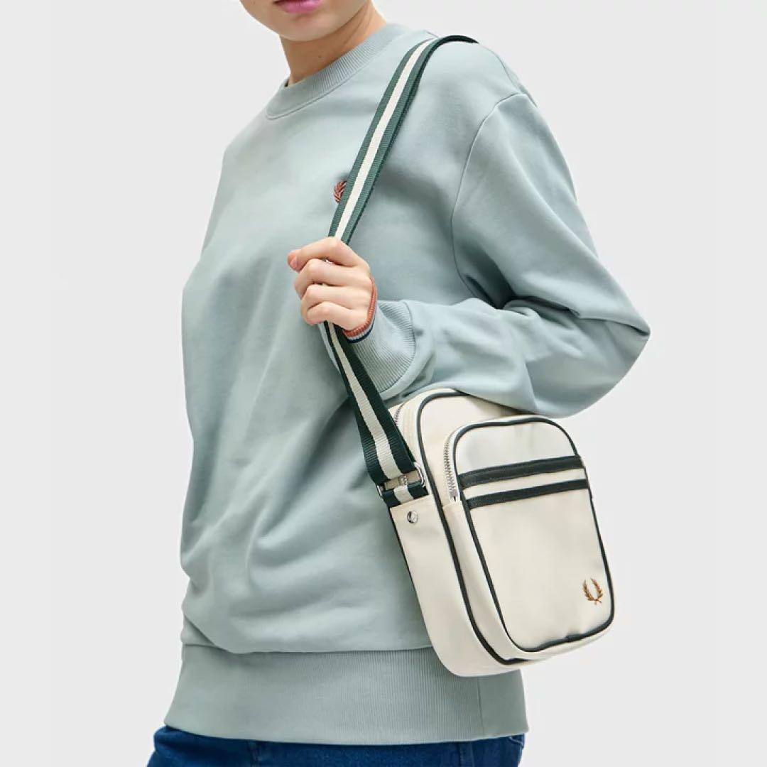 【定価15400円】【即購入可能】Fred Perry ショルダーバック
