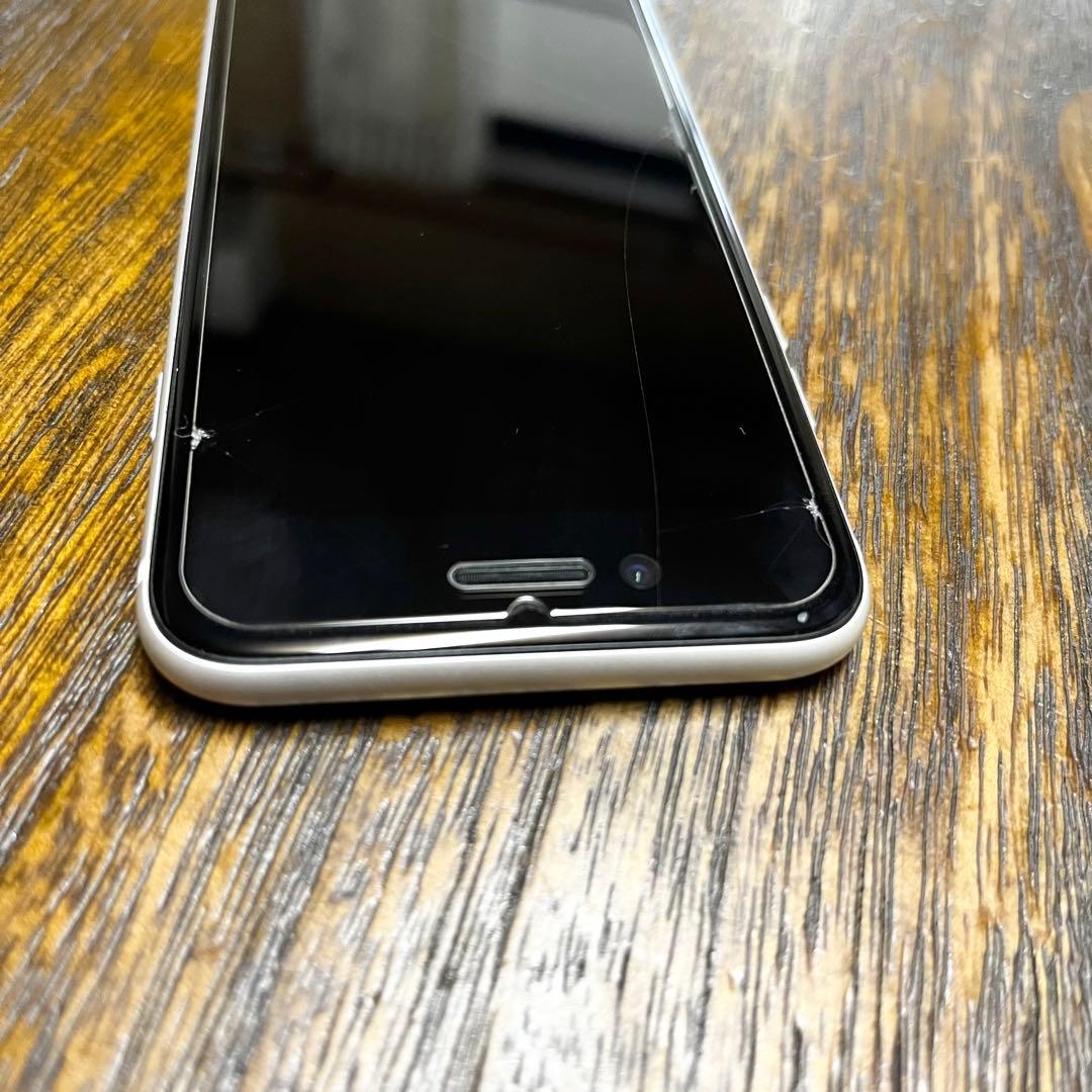 【上美品☆】iPhoneSE 第2世代 本体 white 64GB SIMフリー