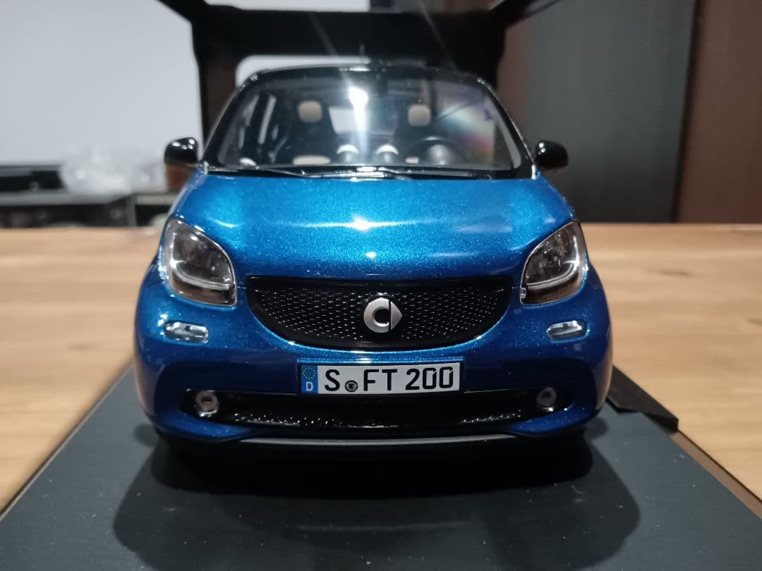 1/18 ノレブ　スマート　フォーフォー　ミニカー　ブラック×ブルーメタリック